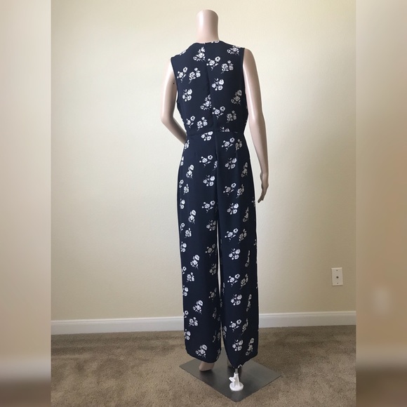 ✨Navy Blue Floral Jumpsuit✨ - Picture 4 of 7